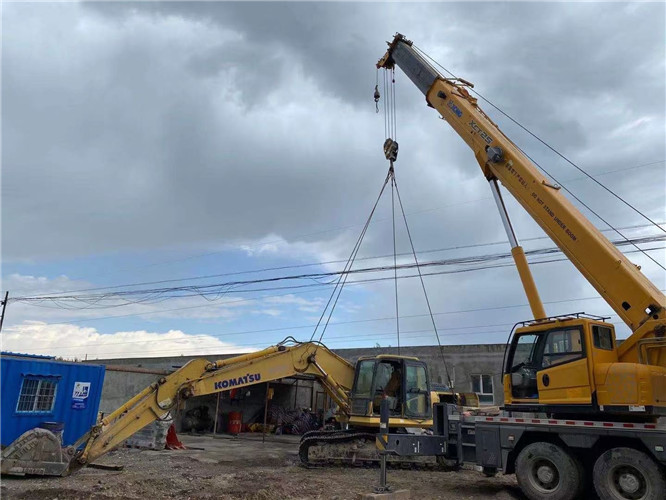 鱼峰区25吨吊车的工作半径是多少？