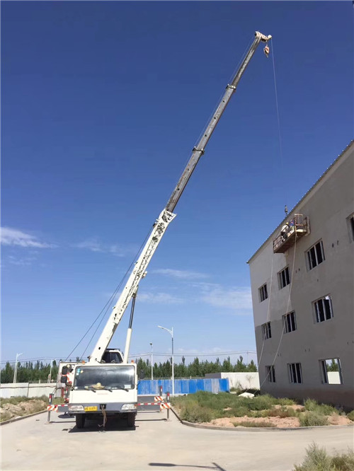 鱼峰区“轻装强干”—— 吊车的 “轻量化臂架” 技术